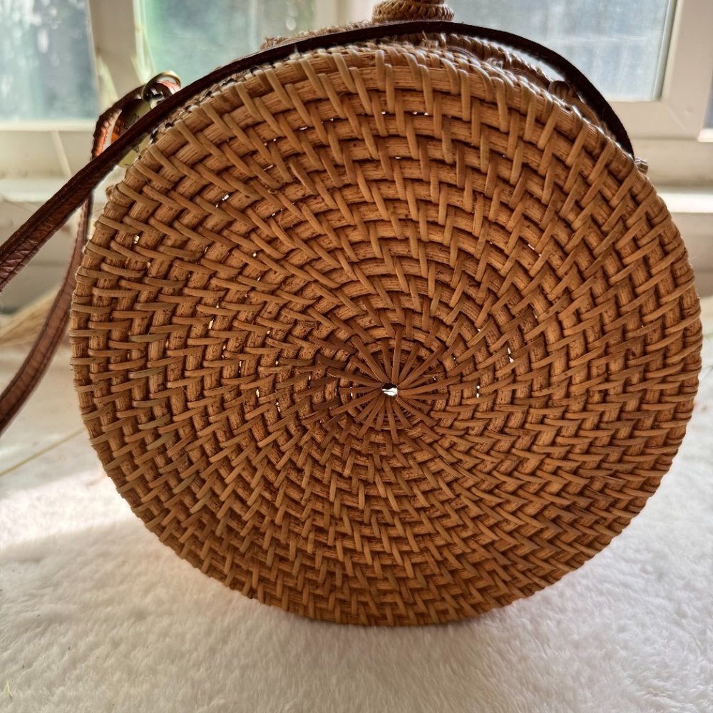 Crossbody - Picture 4 of 6